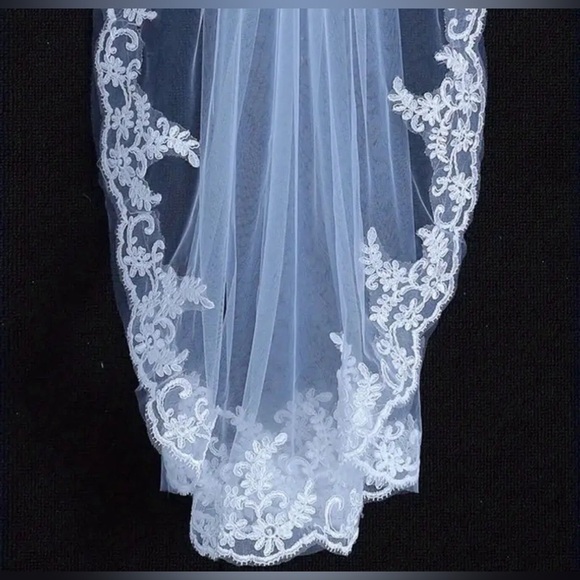 Lace Embroidered and Gems Edge Bridal Wedding Veil White With Comb NWT - Picture 5 of 7